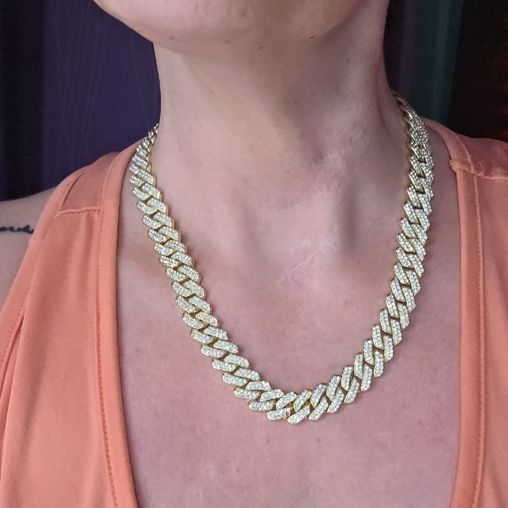 Elegant Gold Women's Chain Necklace 14mm Iced Prong Cuban Chain - Picture 3 of 3